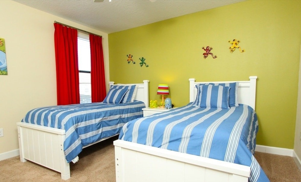 Family Townhome, Multiple Bedrooms, Hot Tub, Garden Area