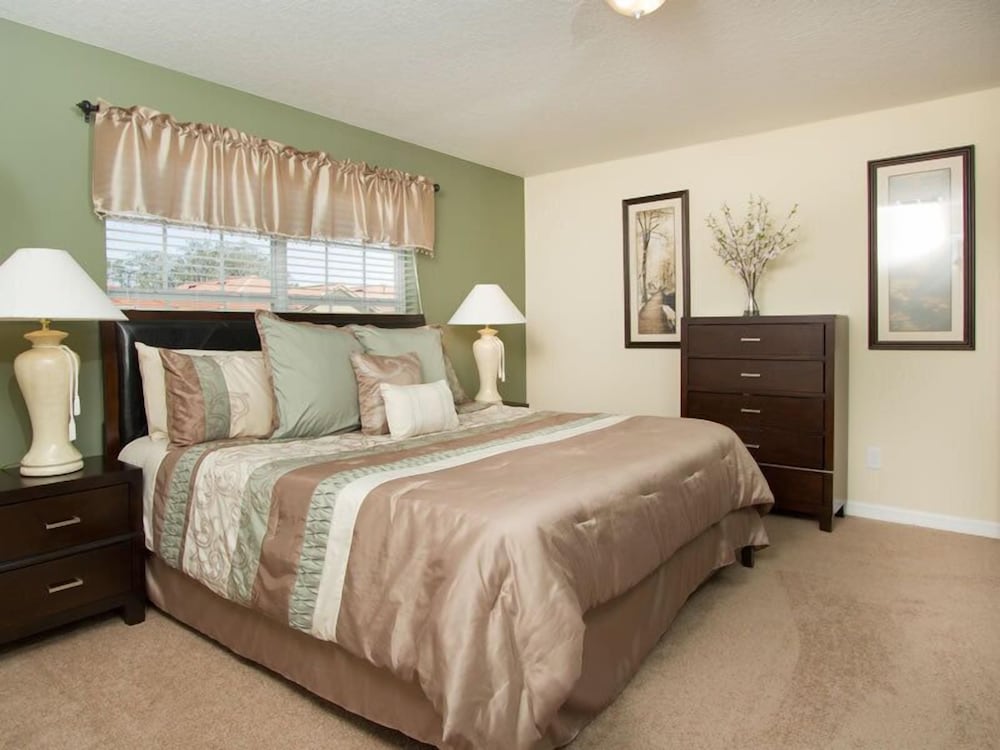 Family Townhome, Private Pool, Garden Area