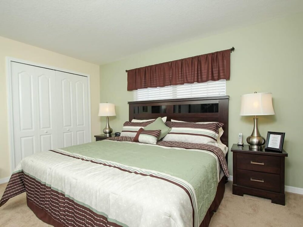 Family Townhome, Private Pool, Garden Area