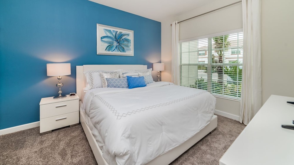 Family Townhome, Private Pool, Garden Area