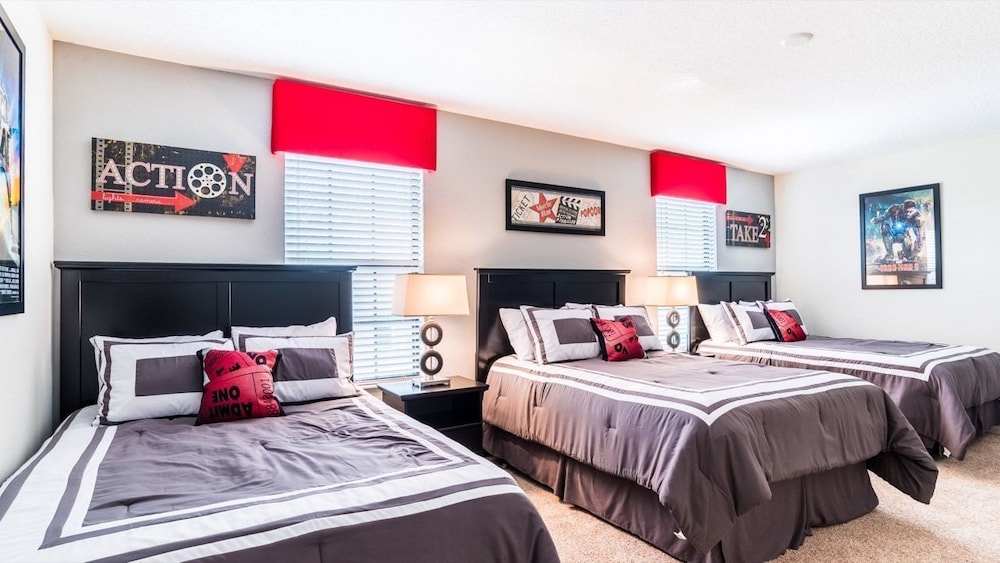 Family Townhome, Multiple Bedrooms, Hot Tub, Garden Area