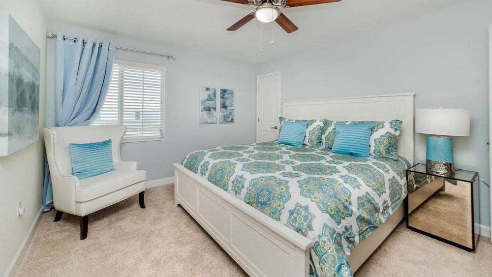 Family Townhome, Private Pool, Garden Area