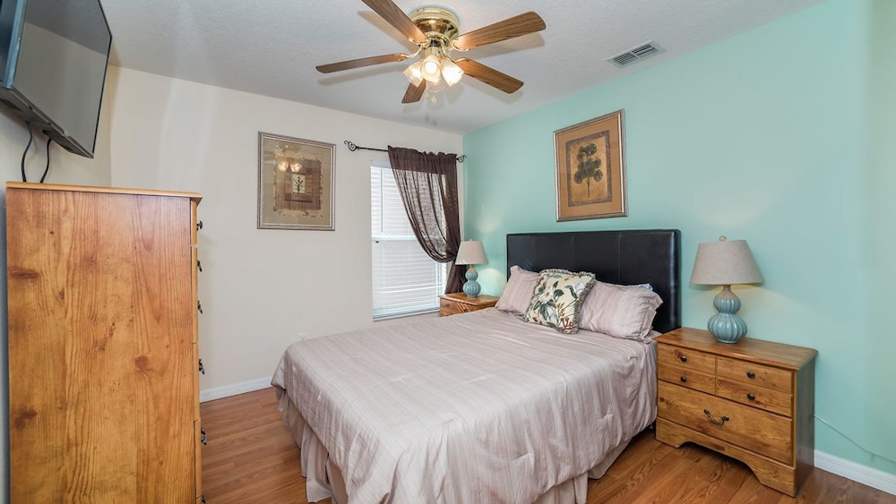 Family Townhome, Hot Tub, Garden Area
