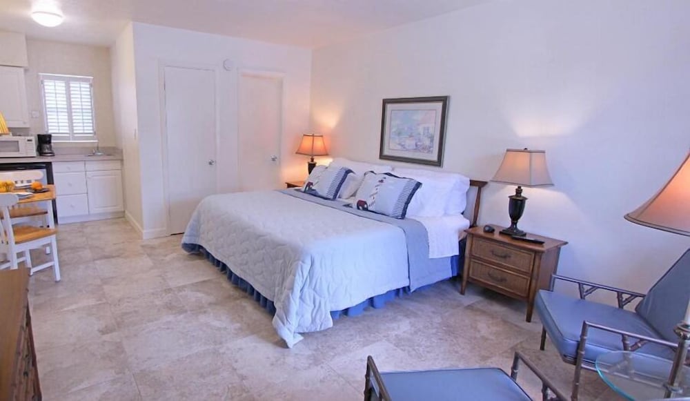 Classic Studio Suite, 1 King Bed, Non Smoking