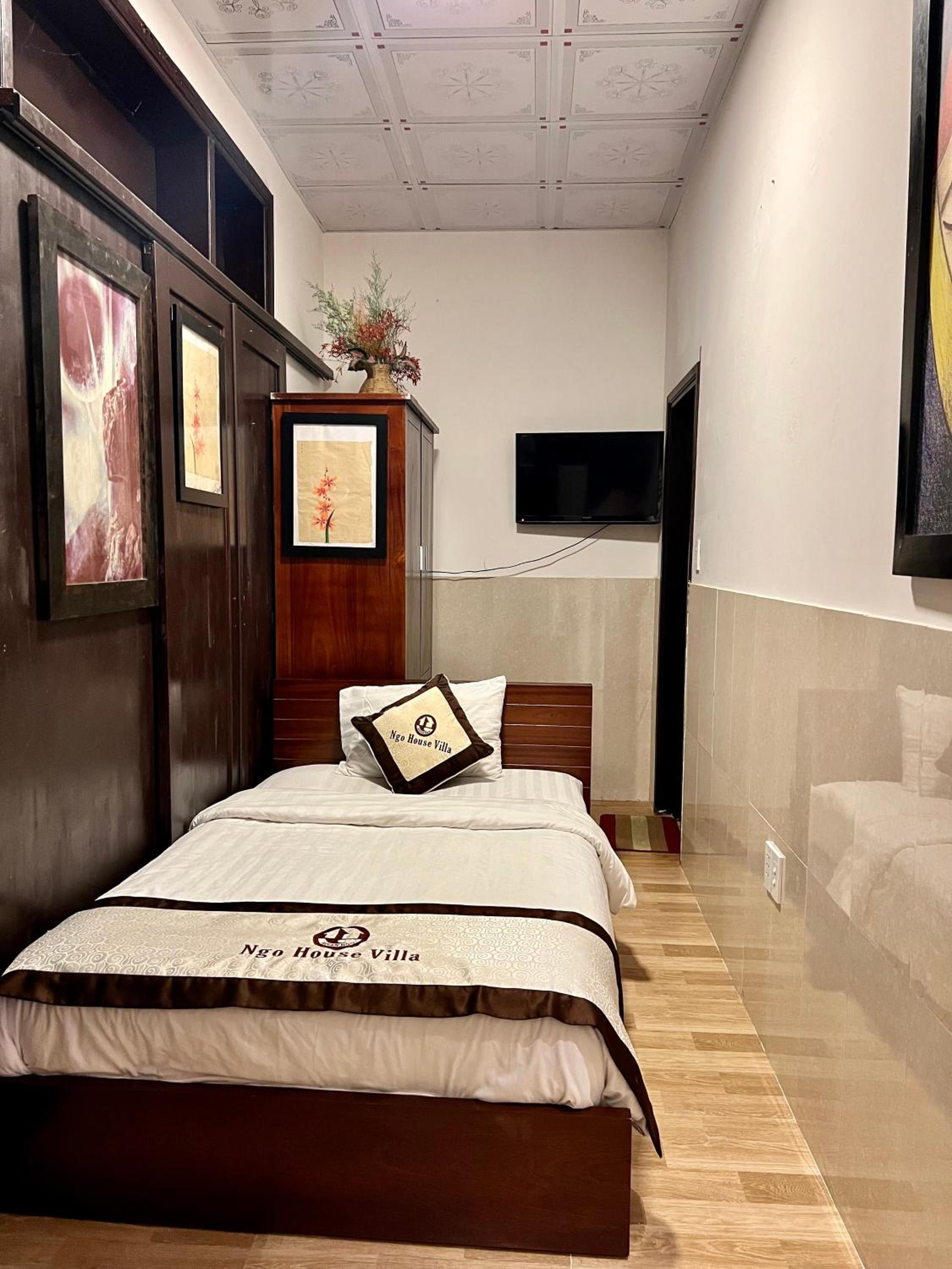 Single Room with Private Bathroom