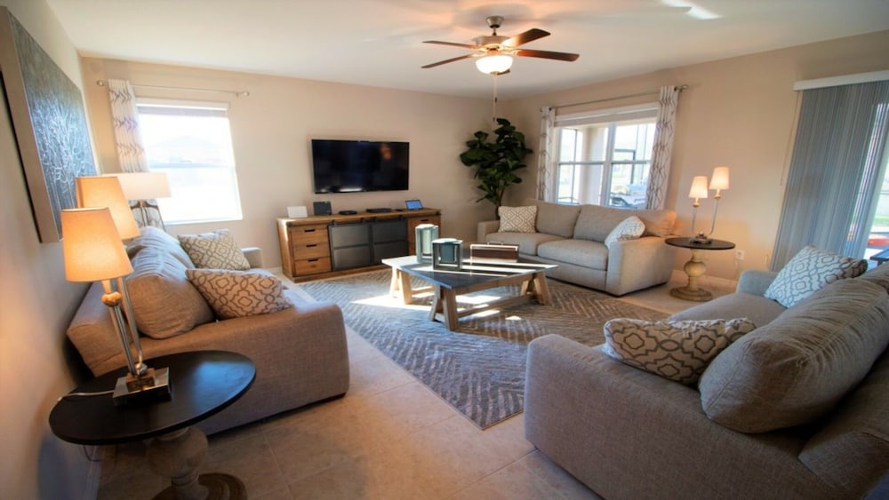 Family Villa, Multiple Bedrooms, Hot Tub, Garden Area