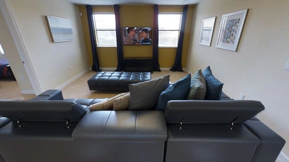 Family Townhome, Hot Tub, Garden Area