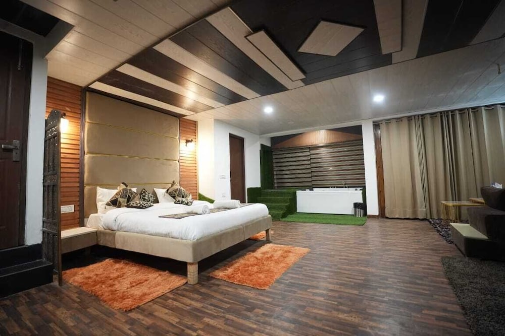 Premium Suite With Jacuzzi