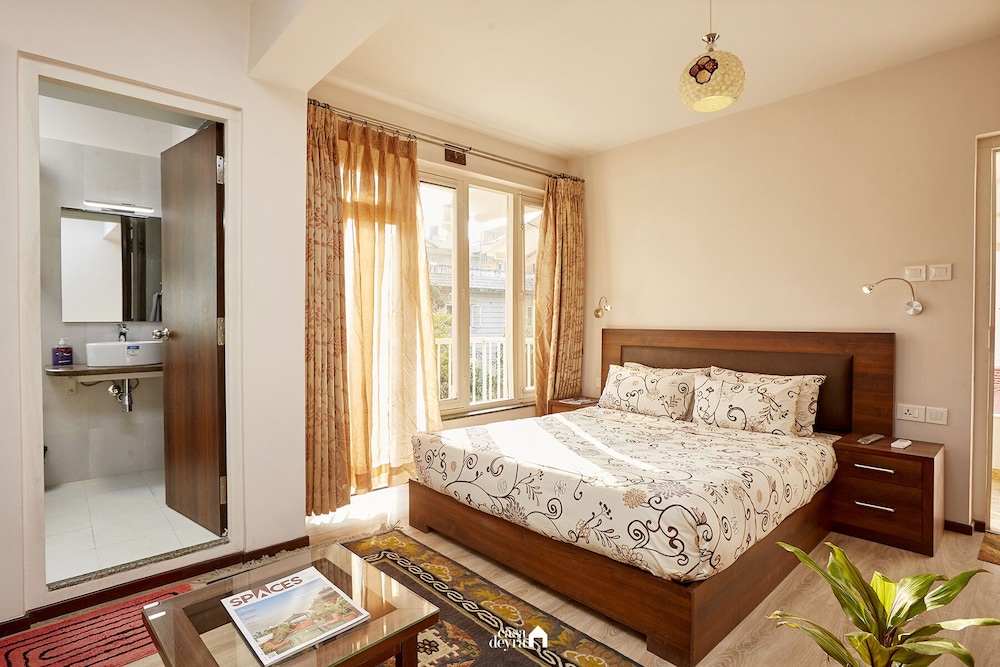 Sunny Nest 1br In Walled Garden