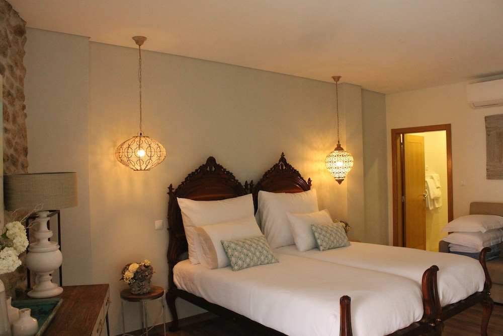 Quadruple Room, Private Bathroom (Cerejeira)