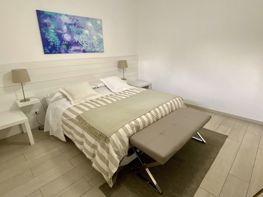 Deluxe Apartment, Hot Tub, Sea View