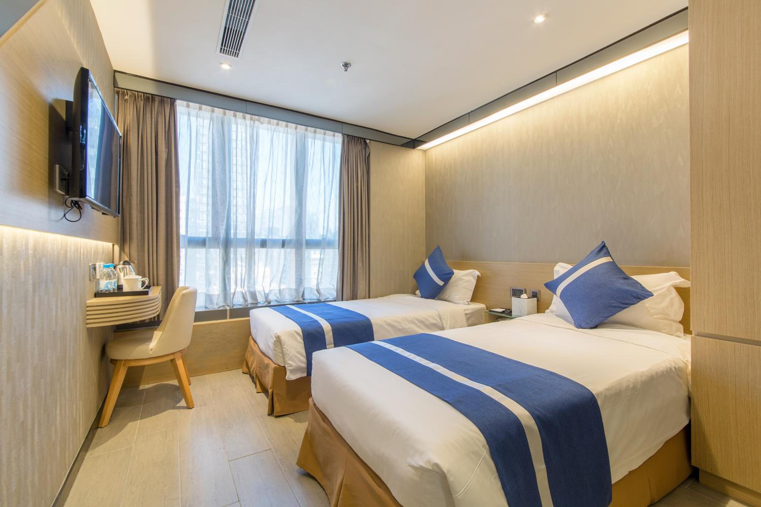 Superior Twin Room with City View