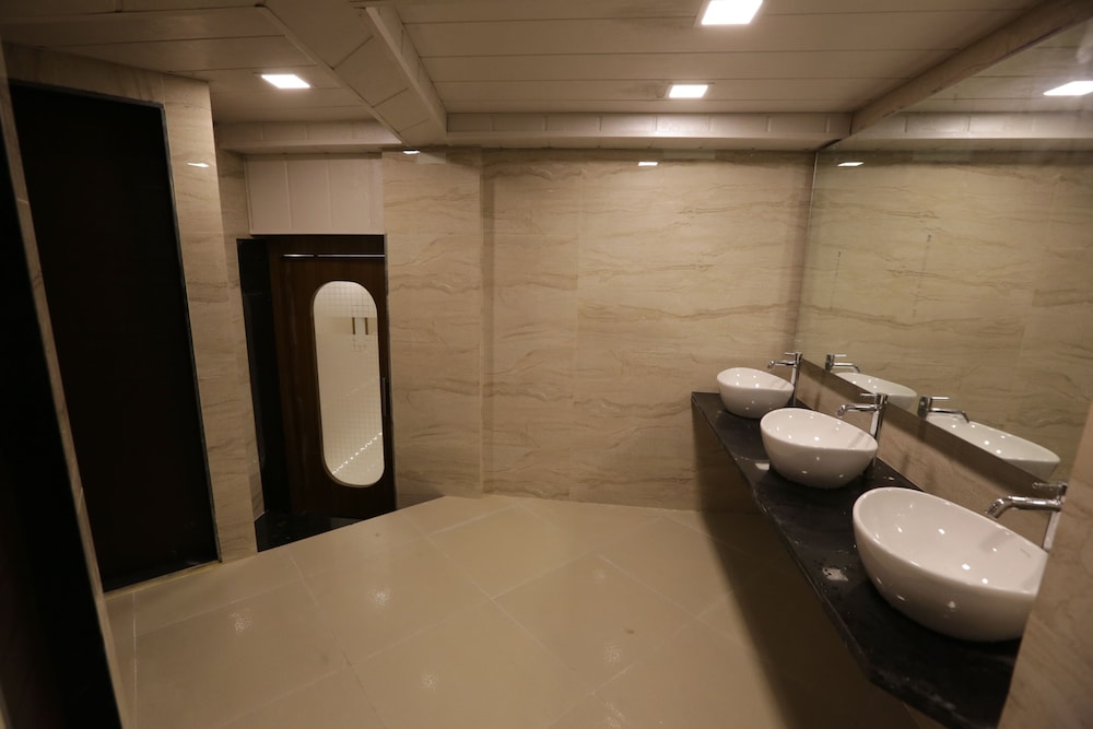 Business Cabin, Women only