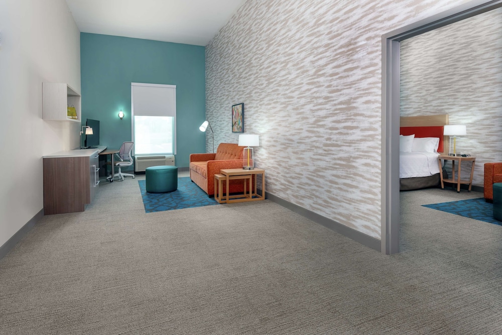 Suite, 2 Queen Beds, Accessible (Roll-In Shower, Mobility & Hearing)
