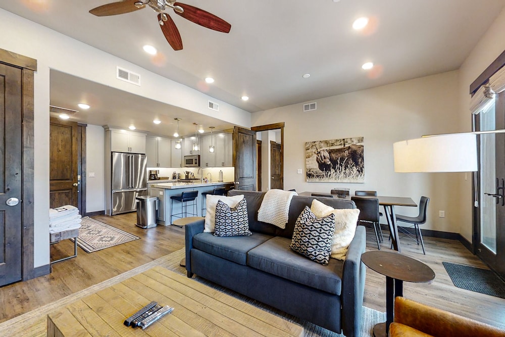 Condo, 2 Bedrooms