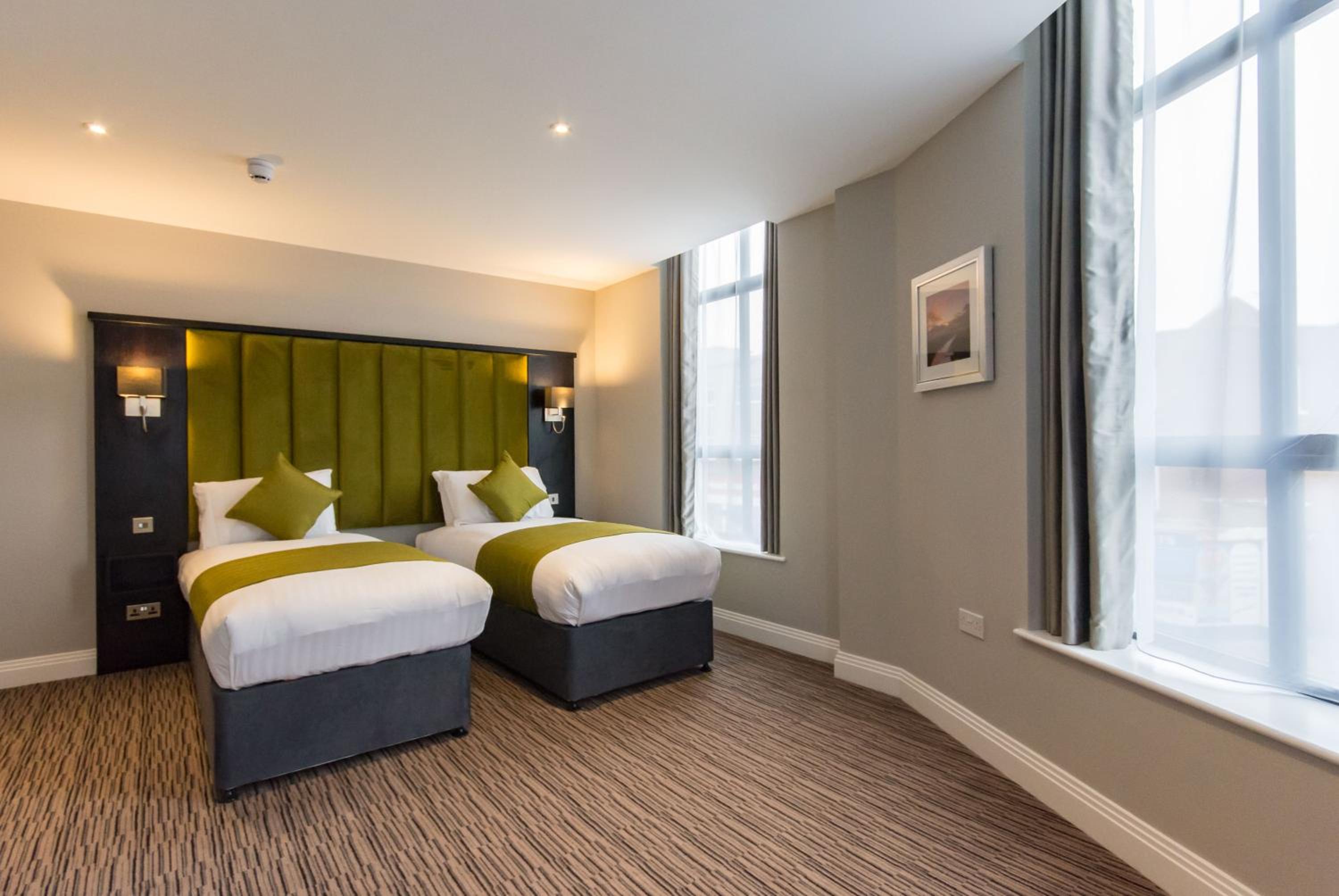 Superior Twin Room with City View