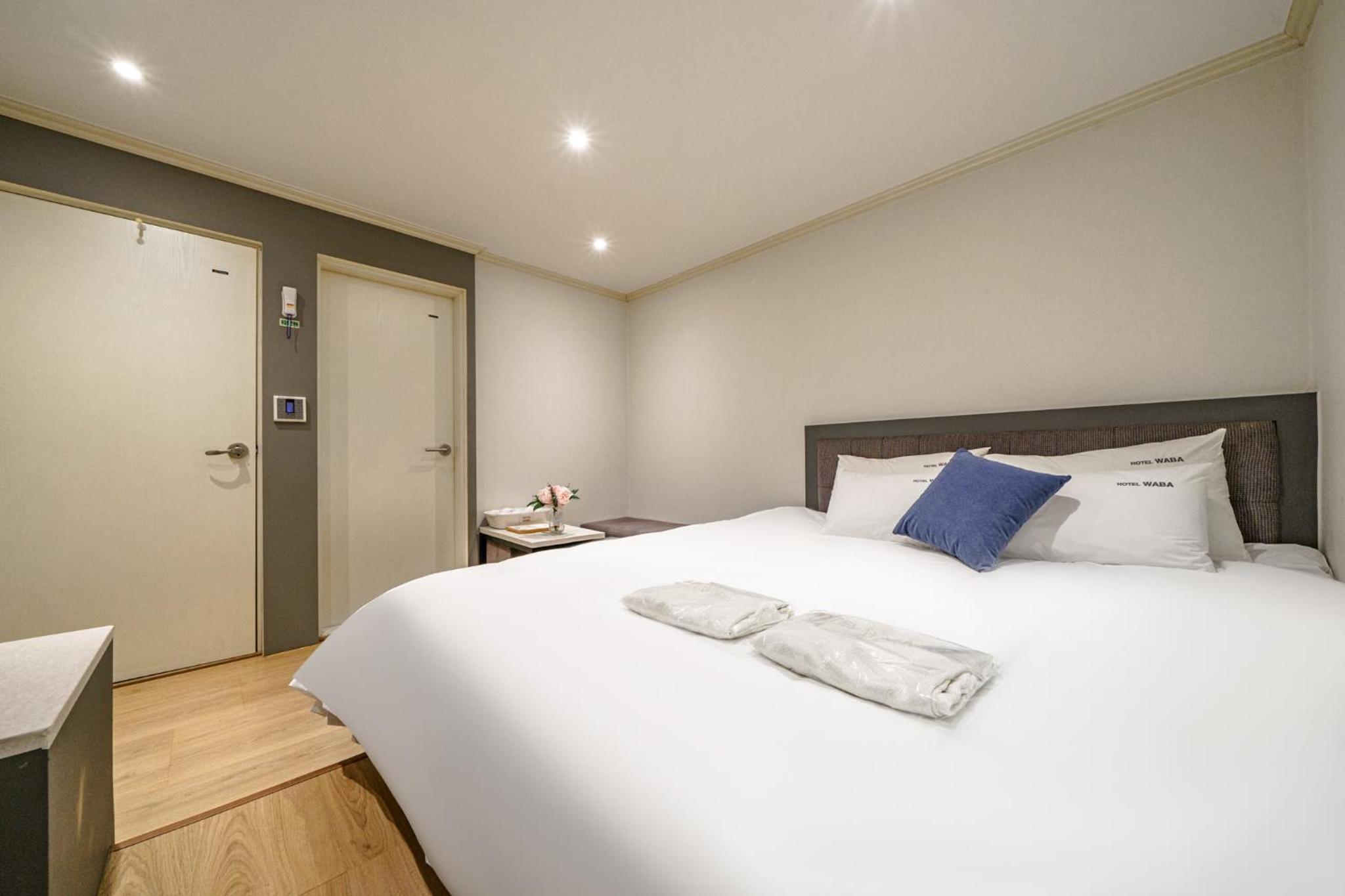 Deluxe Double Room with Shower