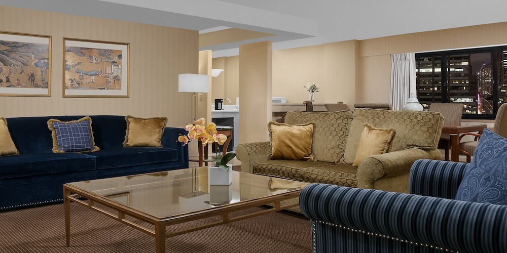 Suite, Multiple Beds, Roll-in Shower (Mobility)