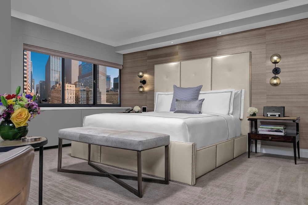 Premium Room, 1 King Bed, Roll-in Shower (Mobility)