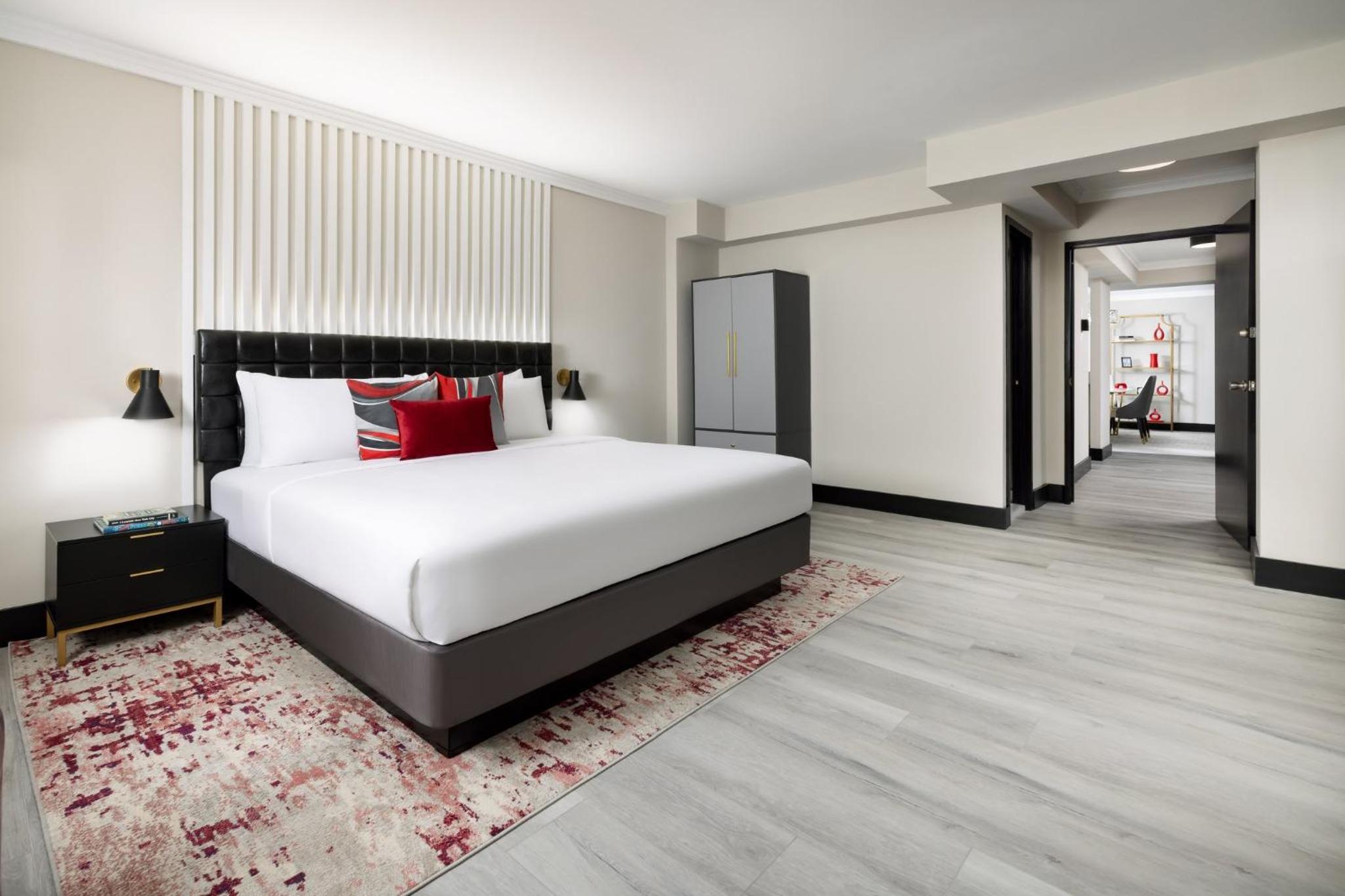 King Suite With Walk-In Shower