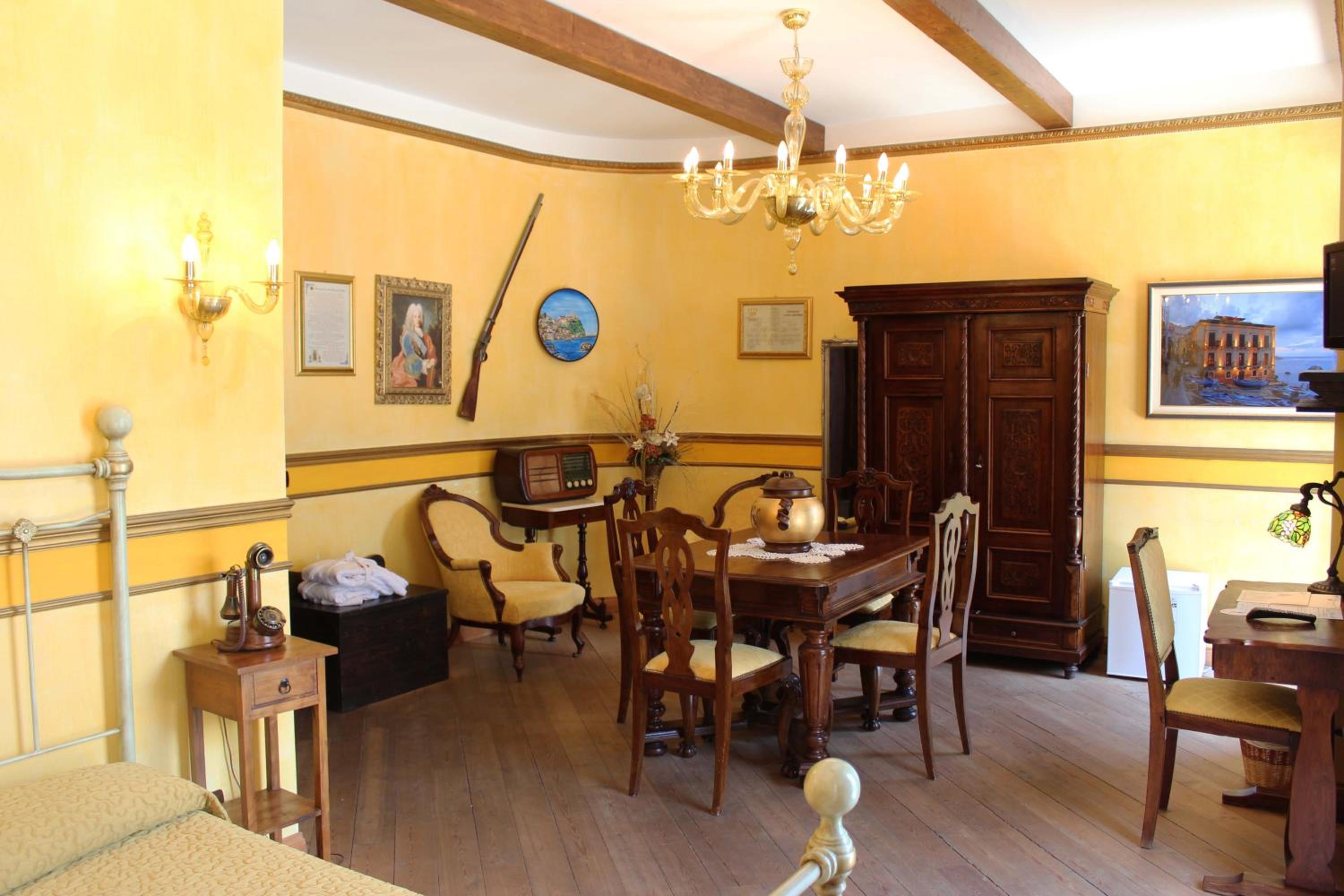 Suite with Lateral Sea View