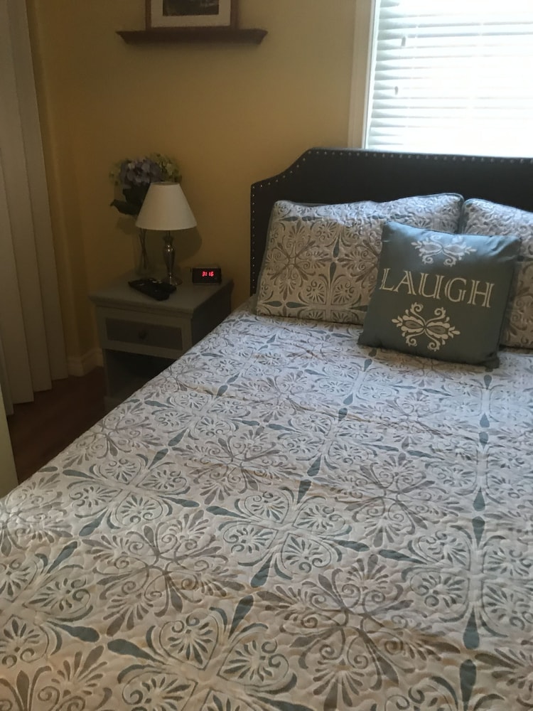 Standard Room, 1 Queen Bed, Non Smoking
