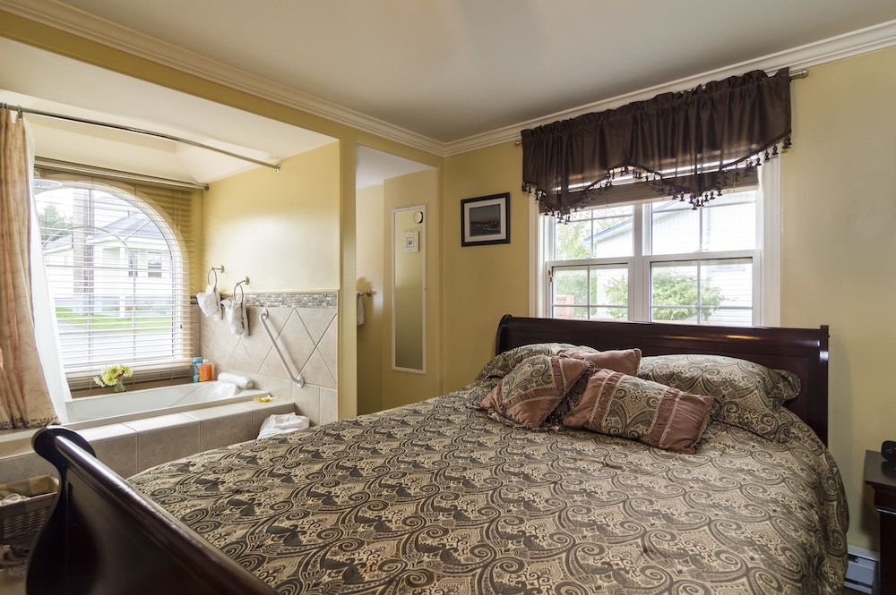 Deluxe Room, 1 Queen Bed, Non Smoking