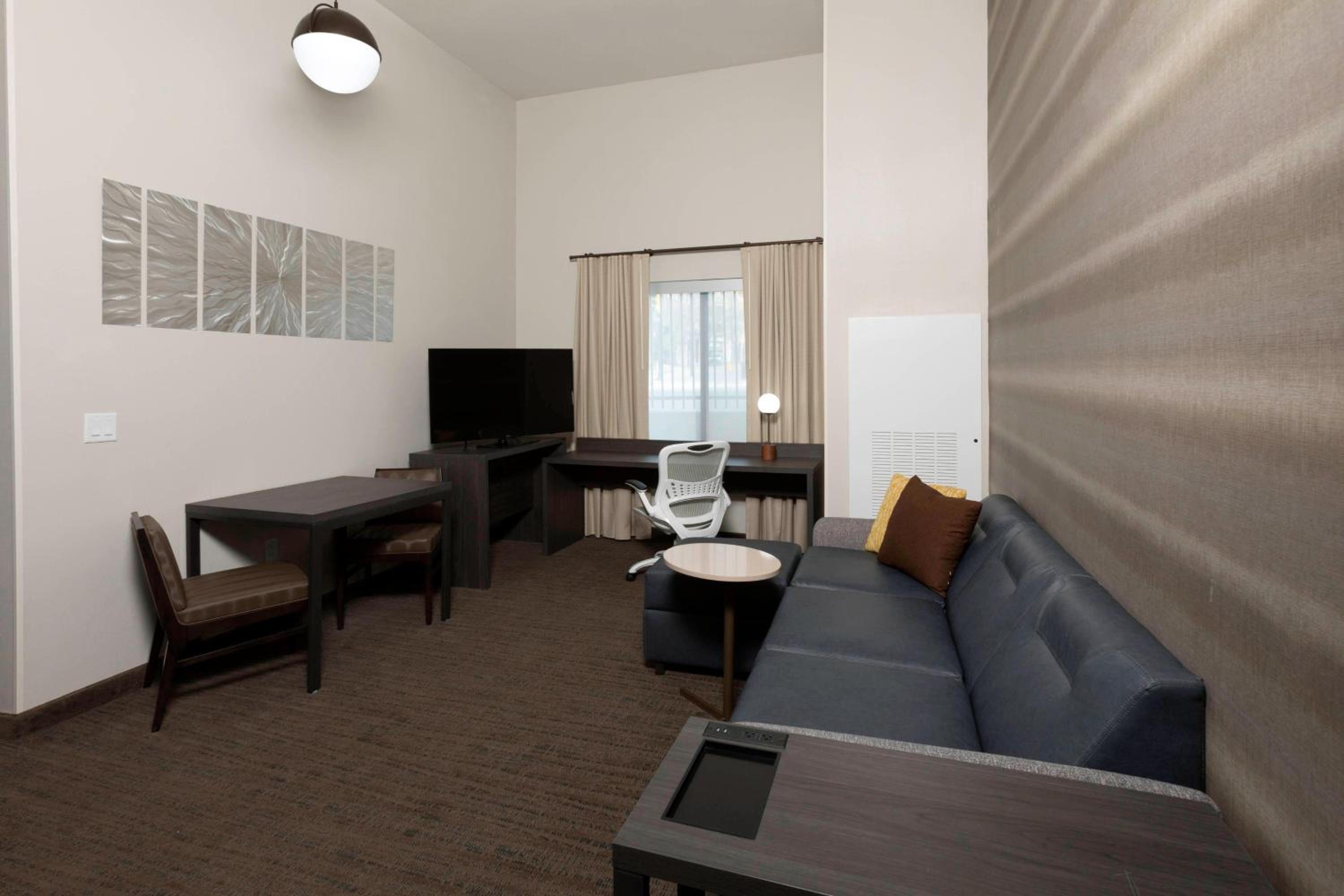 1 Bedroom Suite, 1 King, Sofa bed, City view
