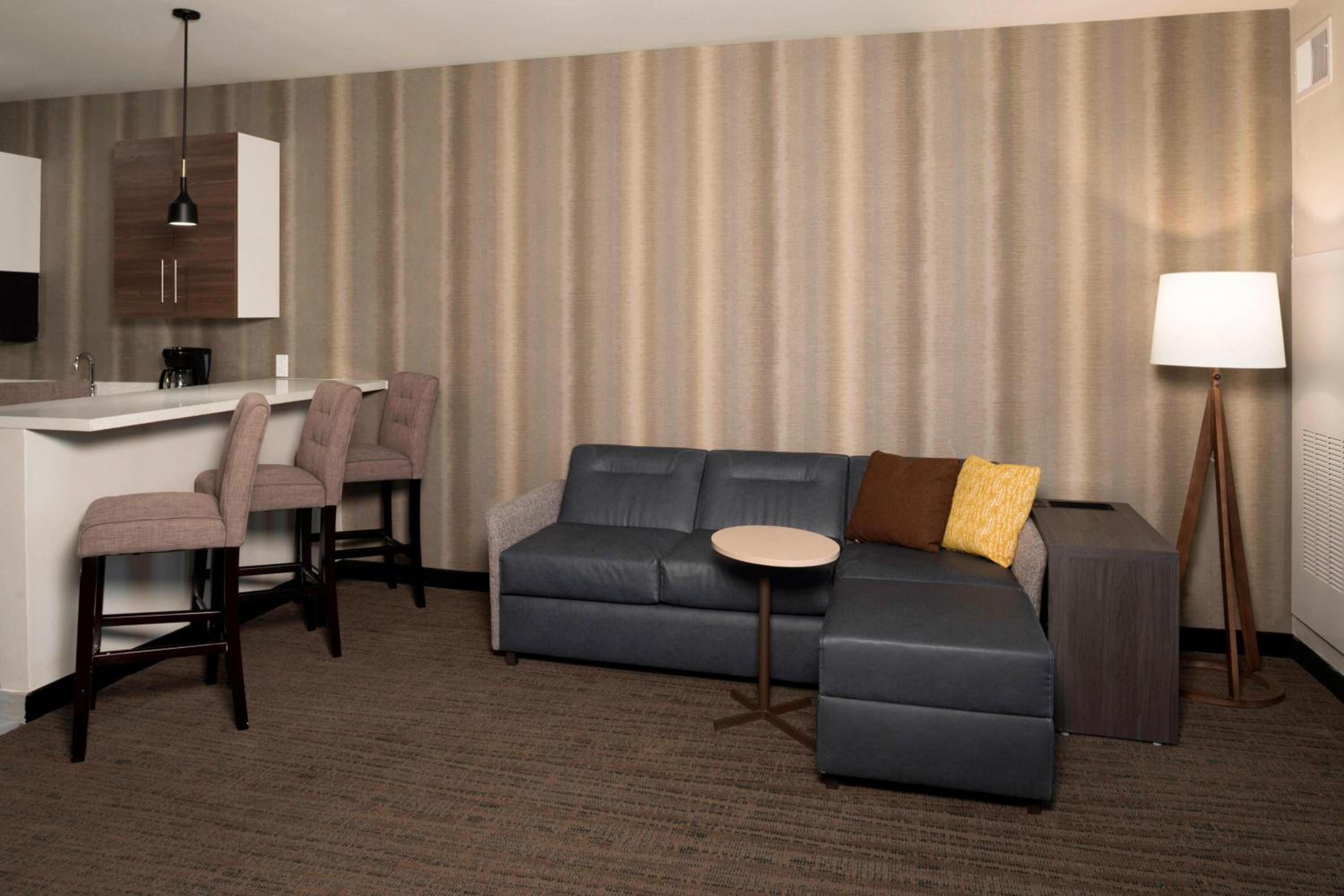 Studio with Two Queen Beds/Sofa Bed/City View - Mobility Accessible with Tub