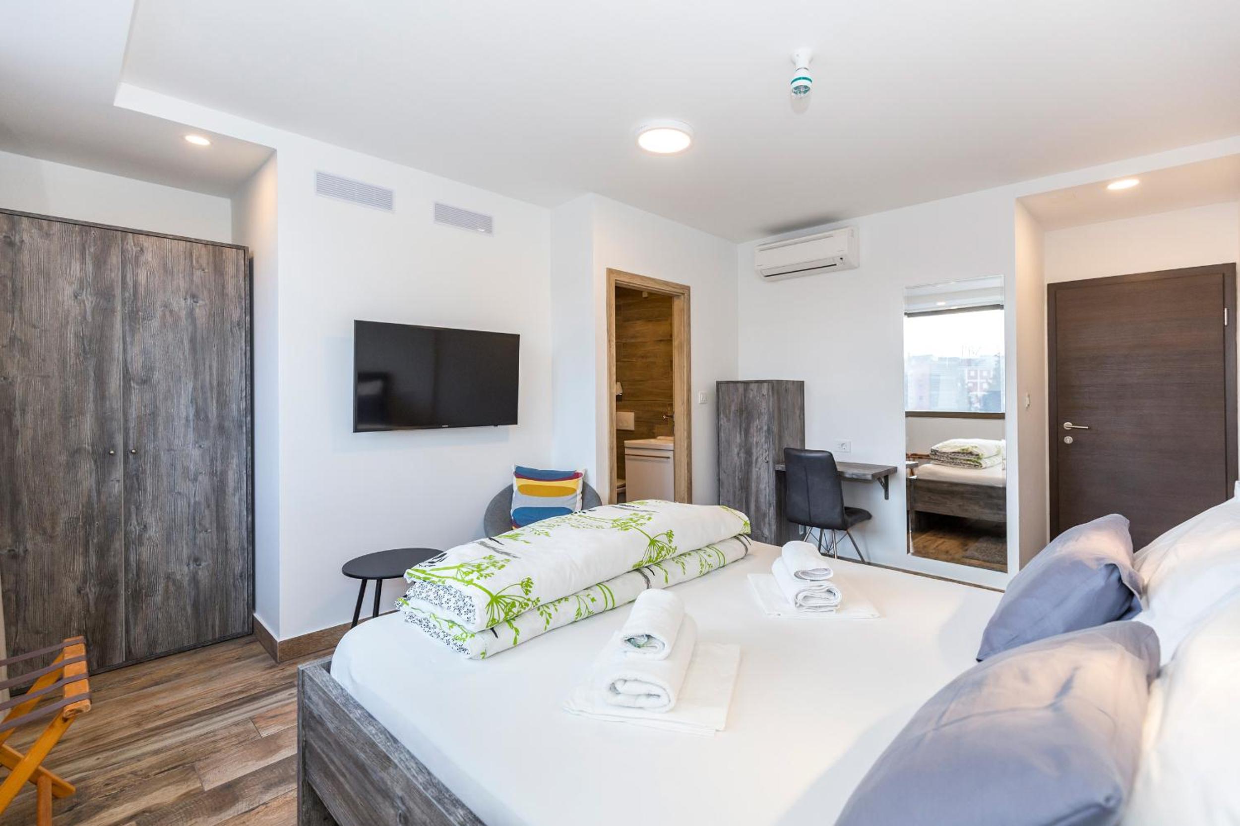 Deluxe Double or Twin Room with City View