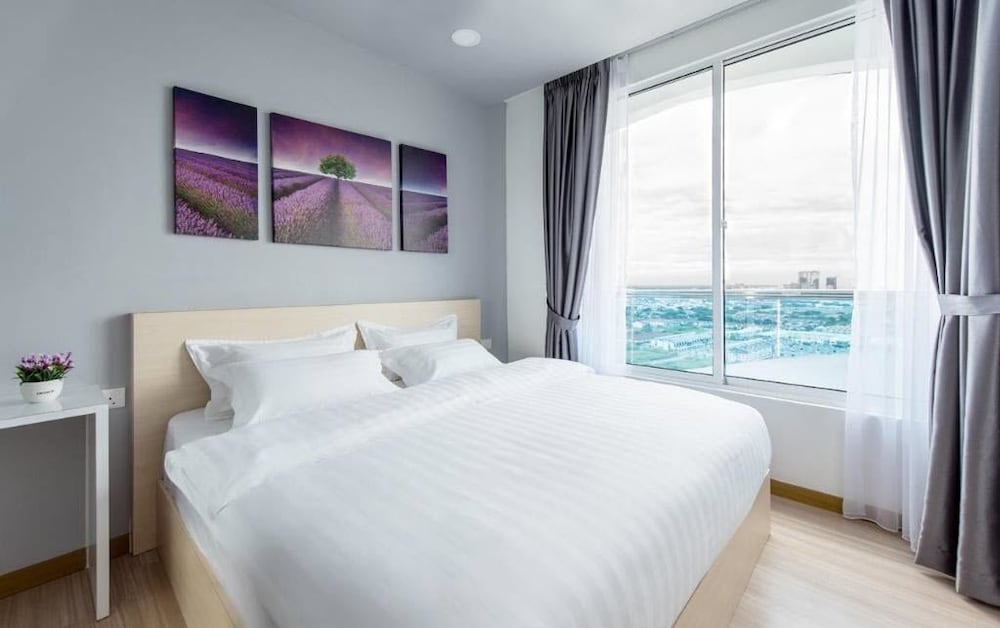Suite, 2 Bedrooms, Pool View