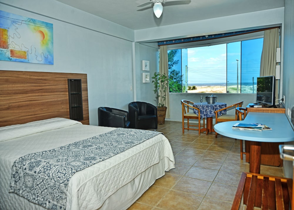 Basic Suite, 1 Queen Bed