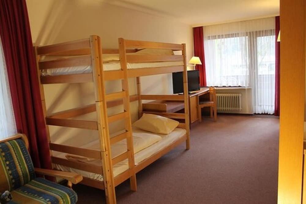 Room (6-Bed)