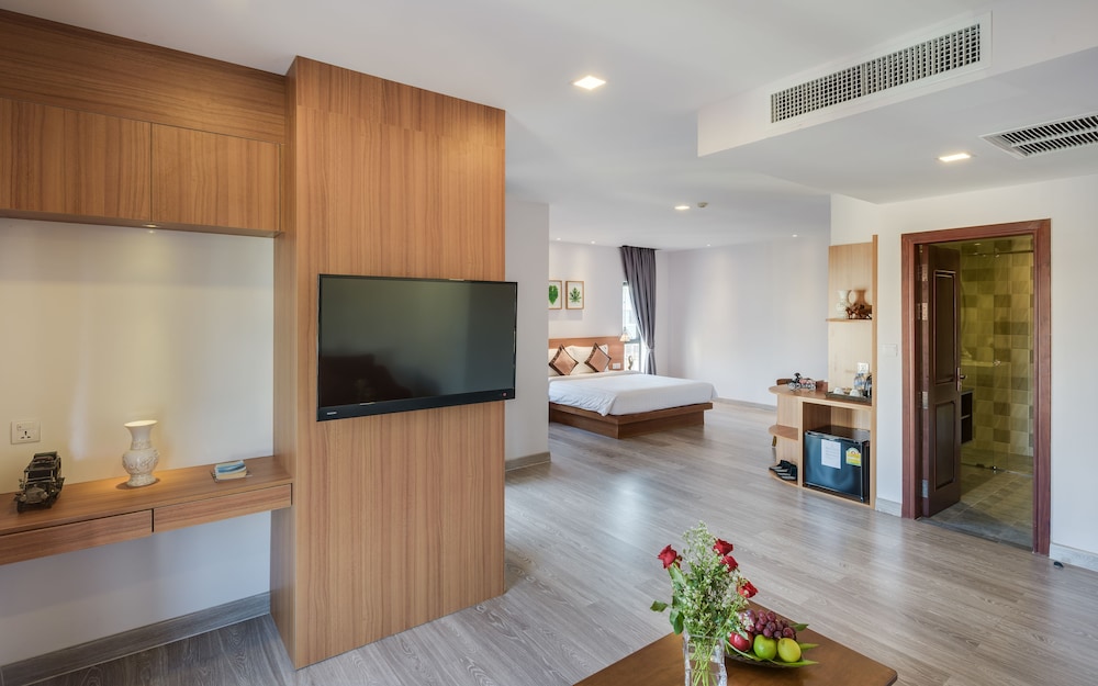 Executive Suite, City View