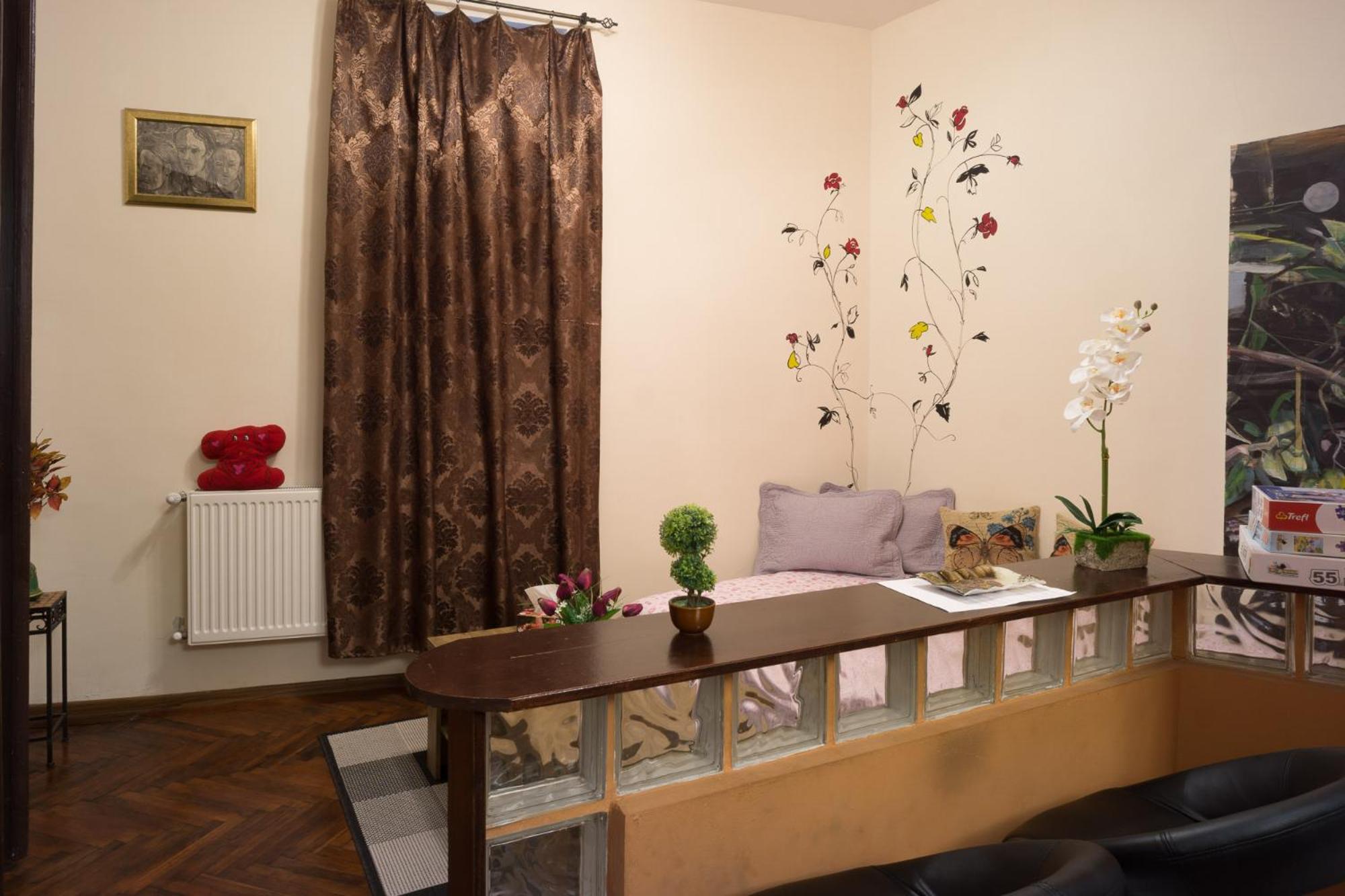 Two-Bedroom Apartment with Garden View and Private Kitchen/Bathroom