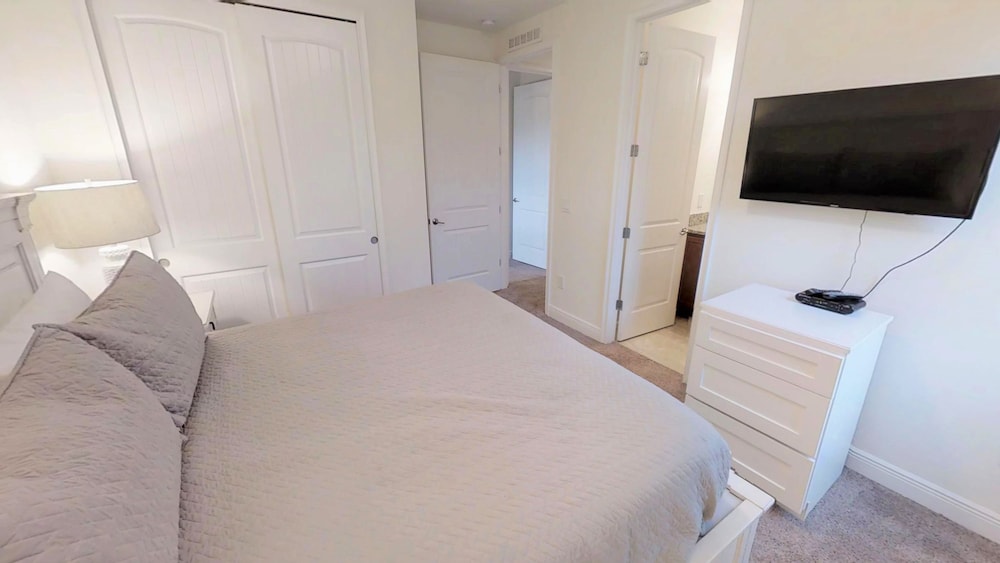 House, Multiple Beds