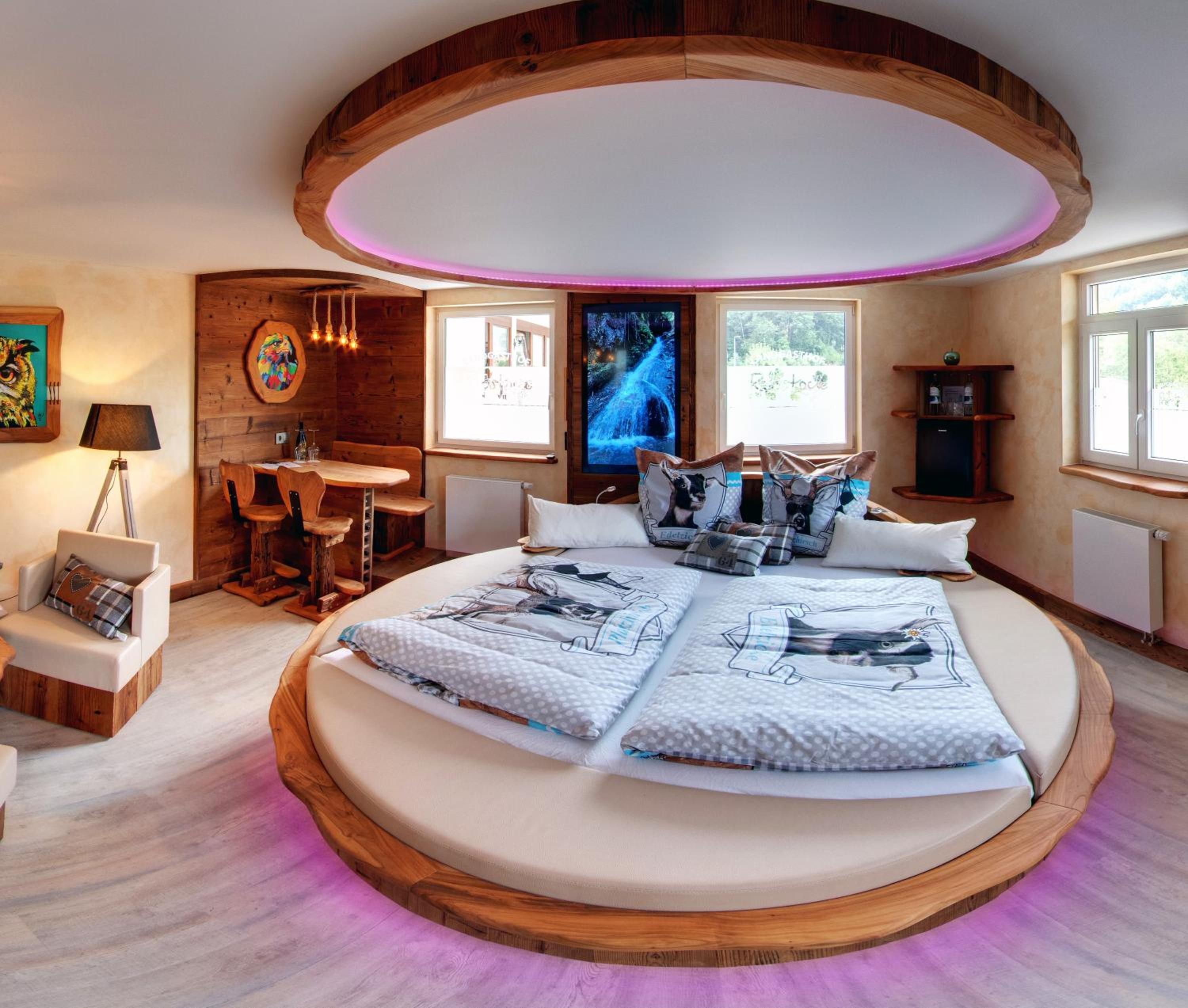 Deluxe Suite with Spa Bath