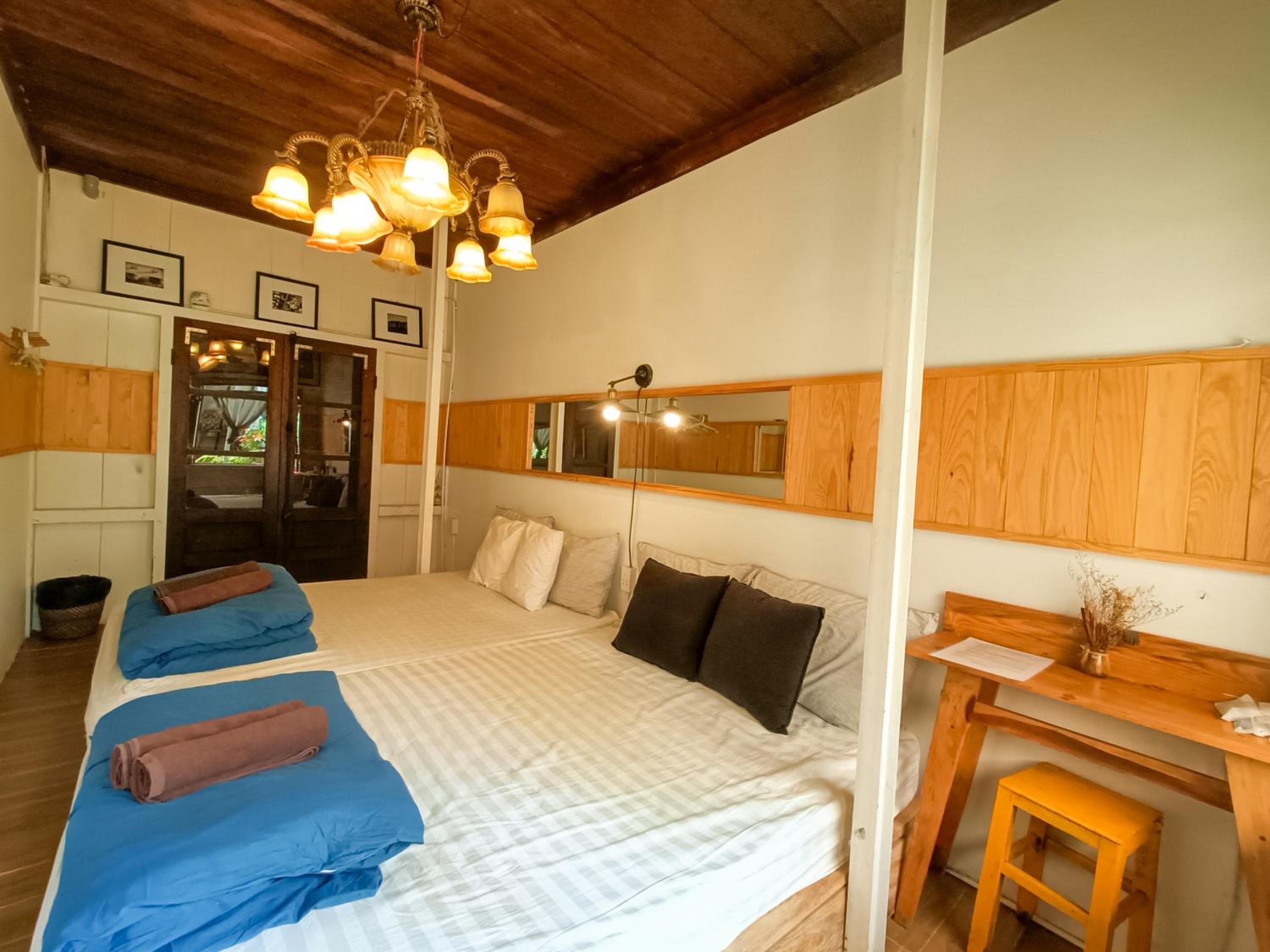 Economy Quadruple Room With Shared Bathroom