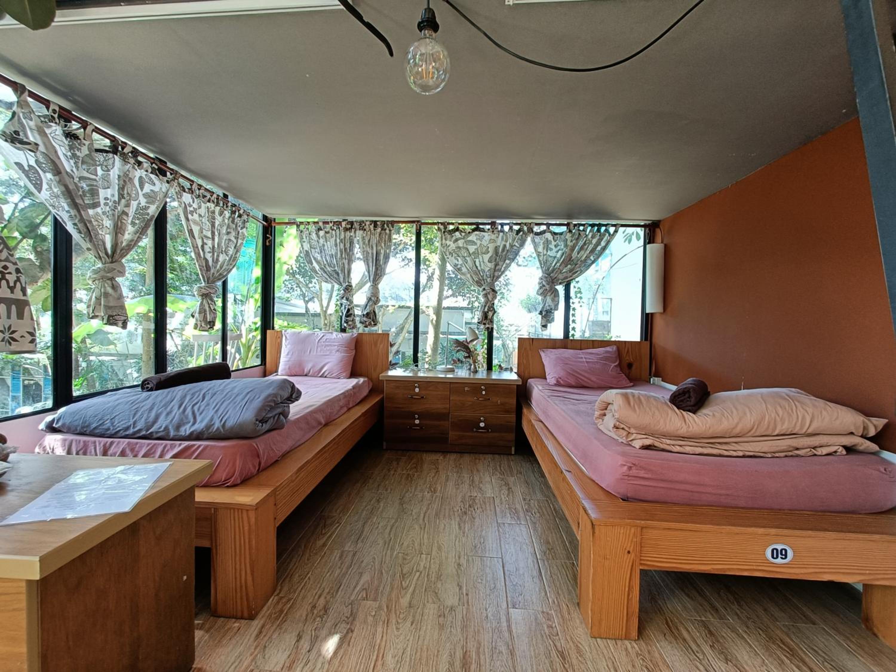 10-Bed Mixed Dormitory Room