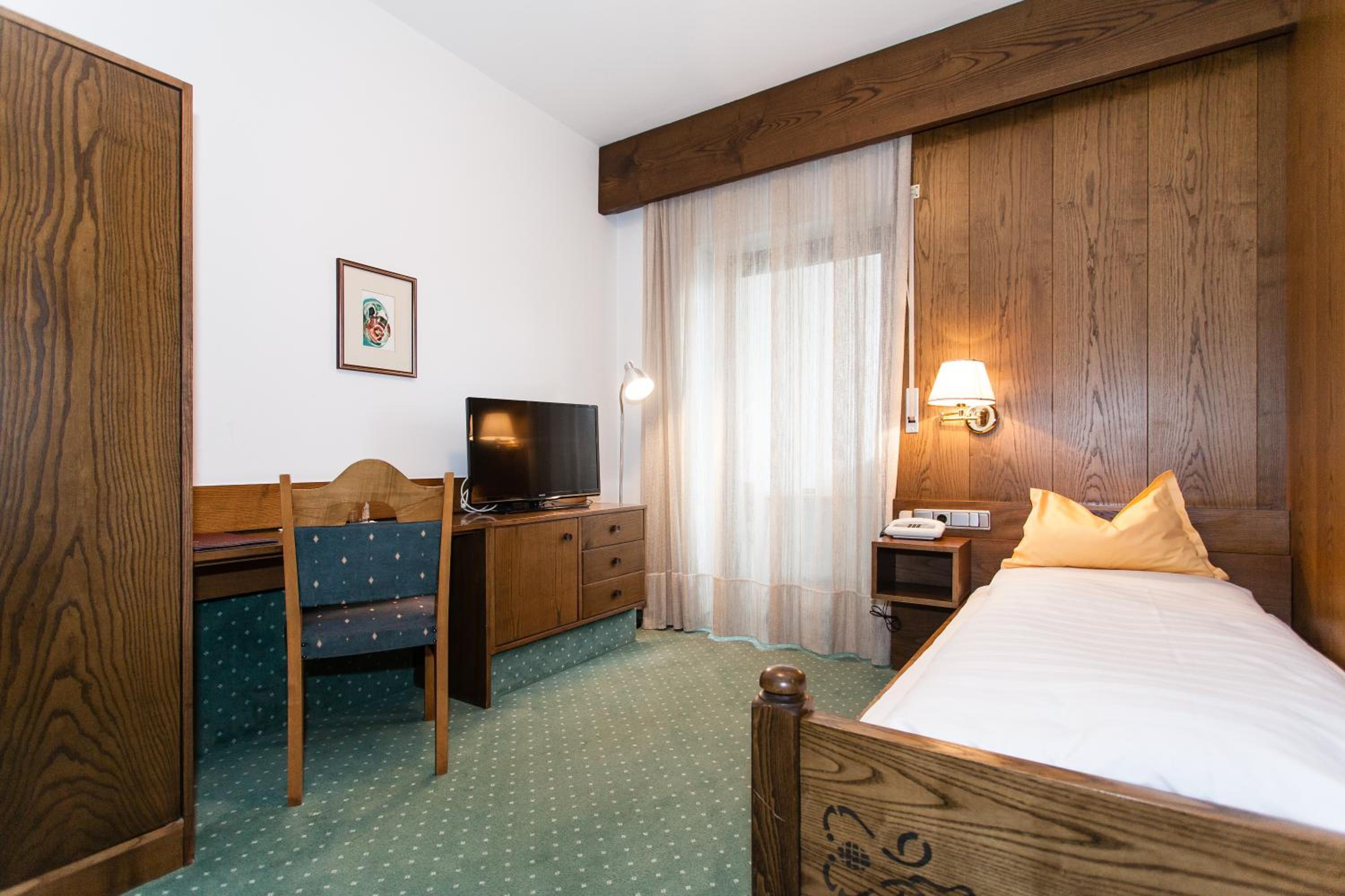 Single Room with Lake View