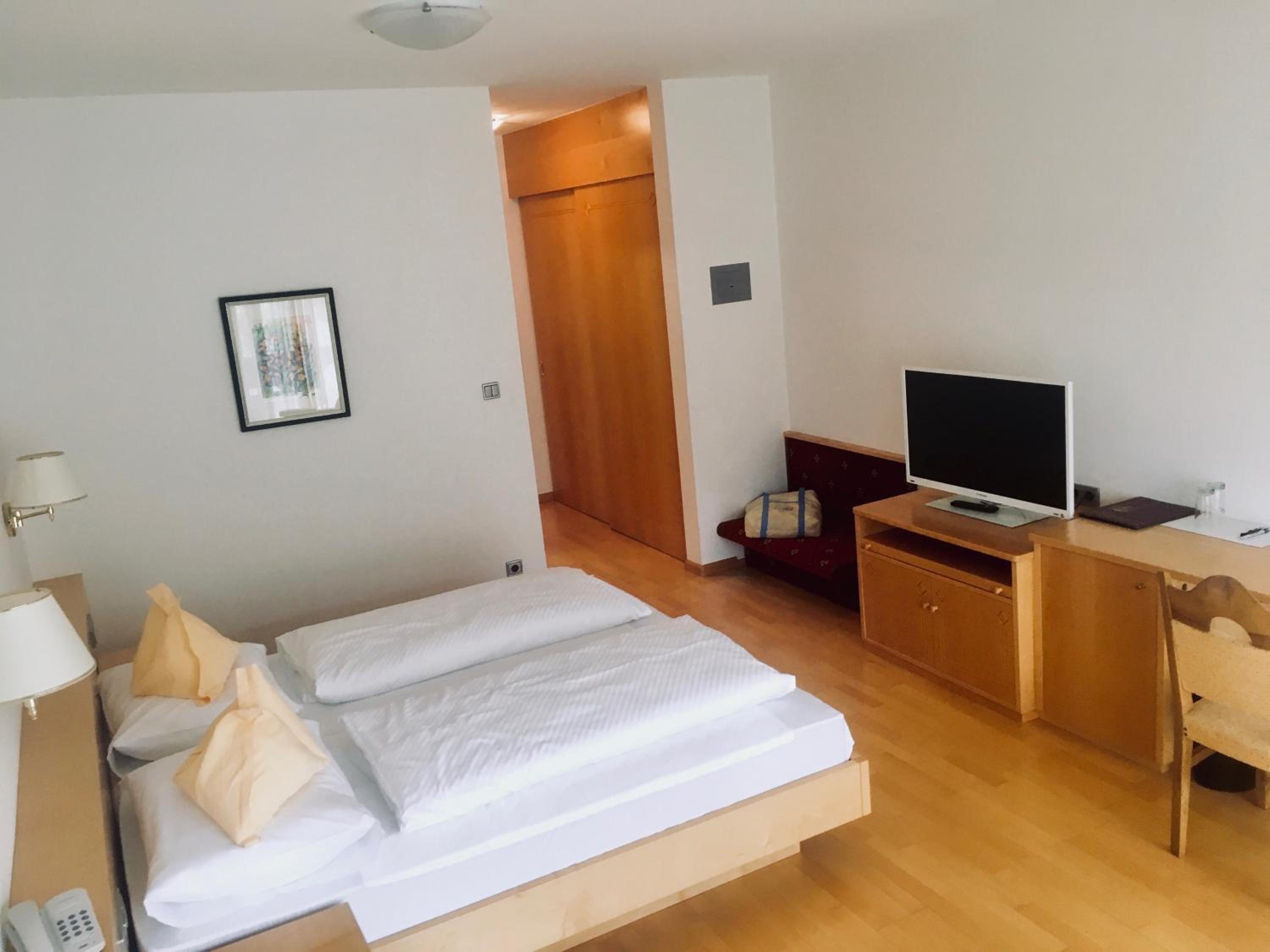 Double or Twin Room with Lake View