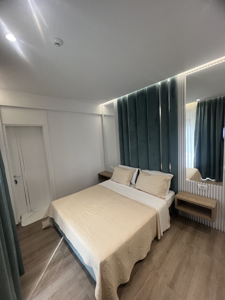 Superior Room, 1 King Bed