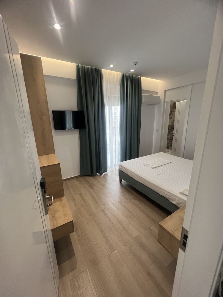 Superior Room, 1 King Bed, Hot Tub