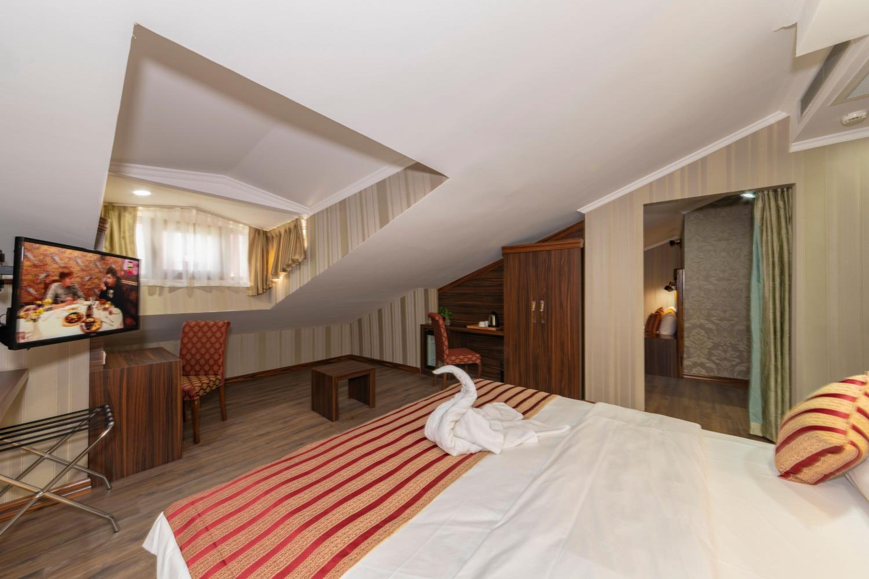Deluxe Family Suite