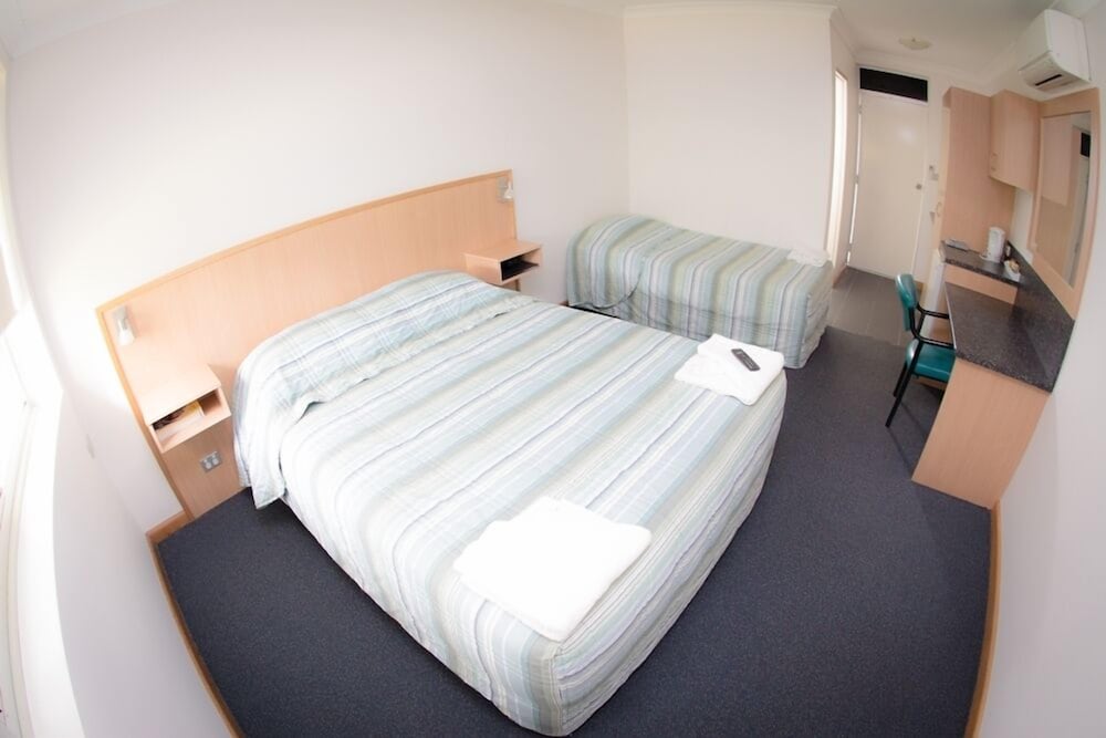 Queen and Single Room
