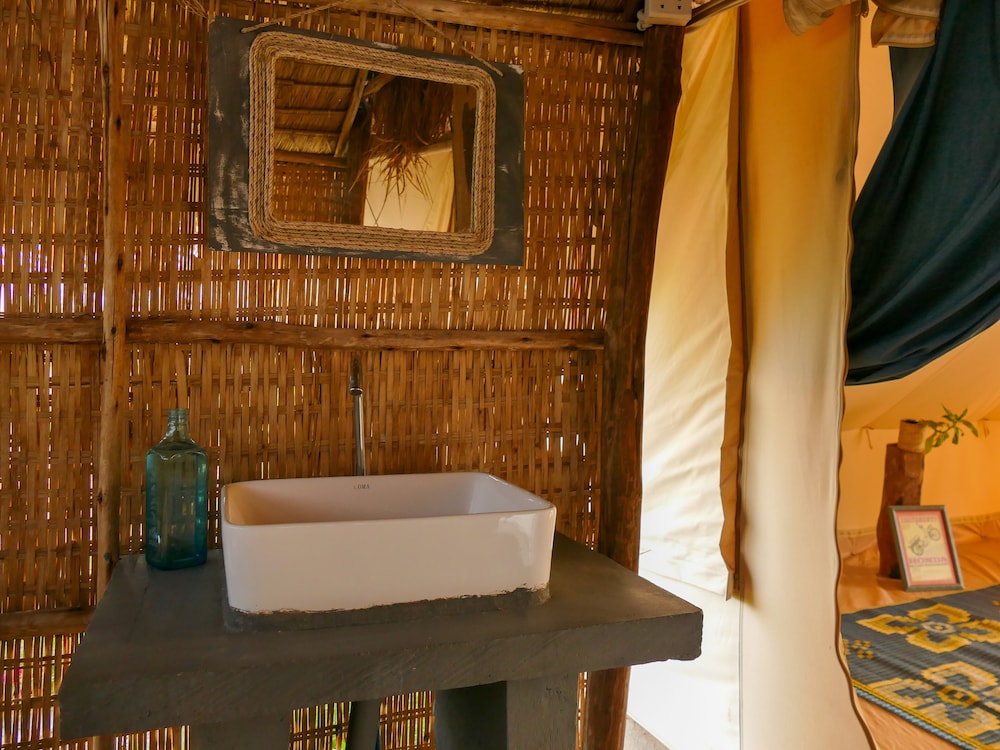 Deluxe Cabin, Private Bathroom