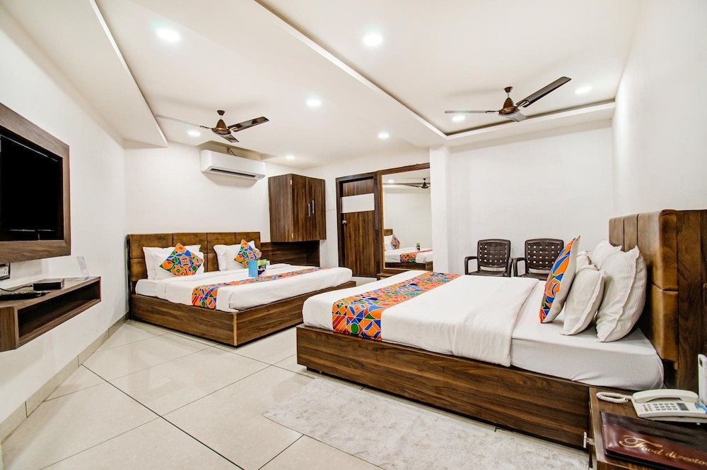 Family Room, 1 King Bed, Non Smoking
