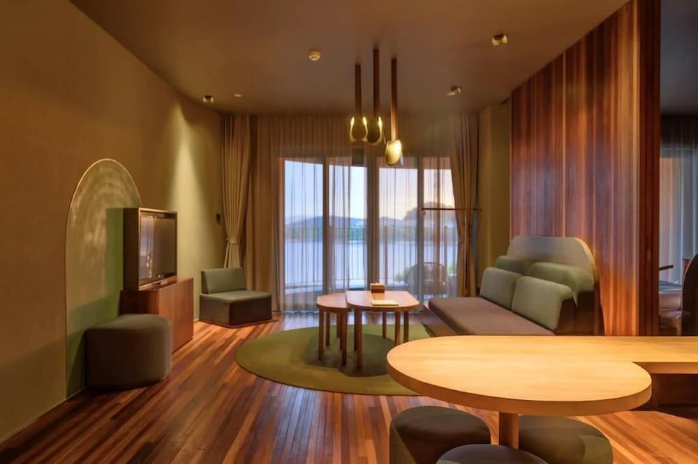 Lakeview Family Suite
