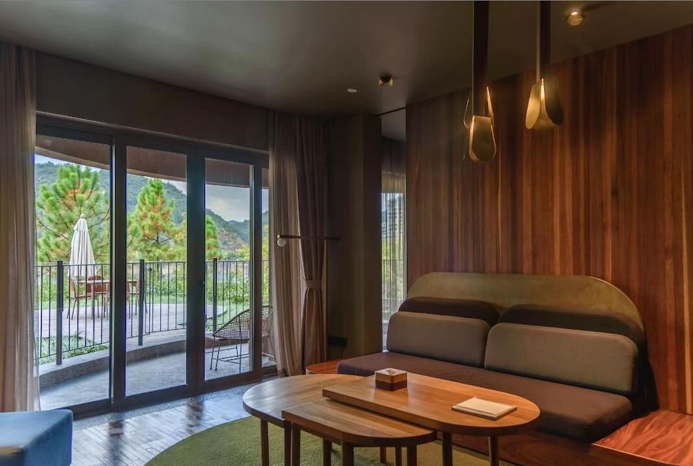 Family Suite with Garden Lake View