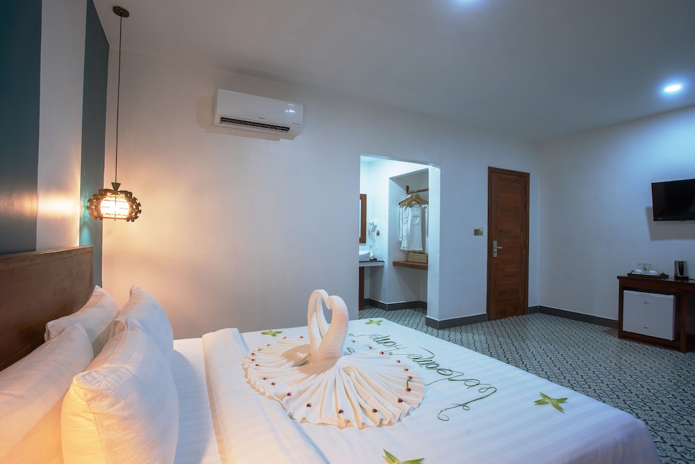 Four Bedroom Suites With Balcony Pool View - Free 2 Way Airport Transfer